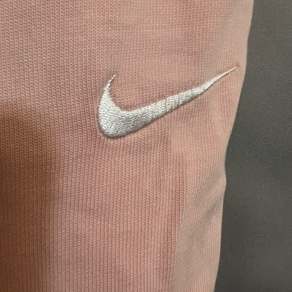 Nike loose fit shorts pink with white embroidered swoosh, 2 pockets NWT sz XL - Picture 3 of 8